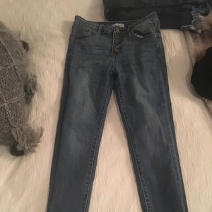 JBD LIGHT WASH JEANS